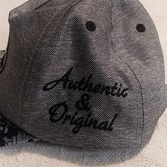 Disney Mickey Mouse Hat - Picture 4 of 5